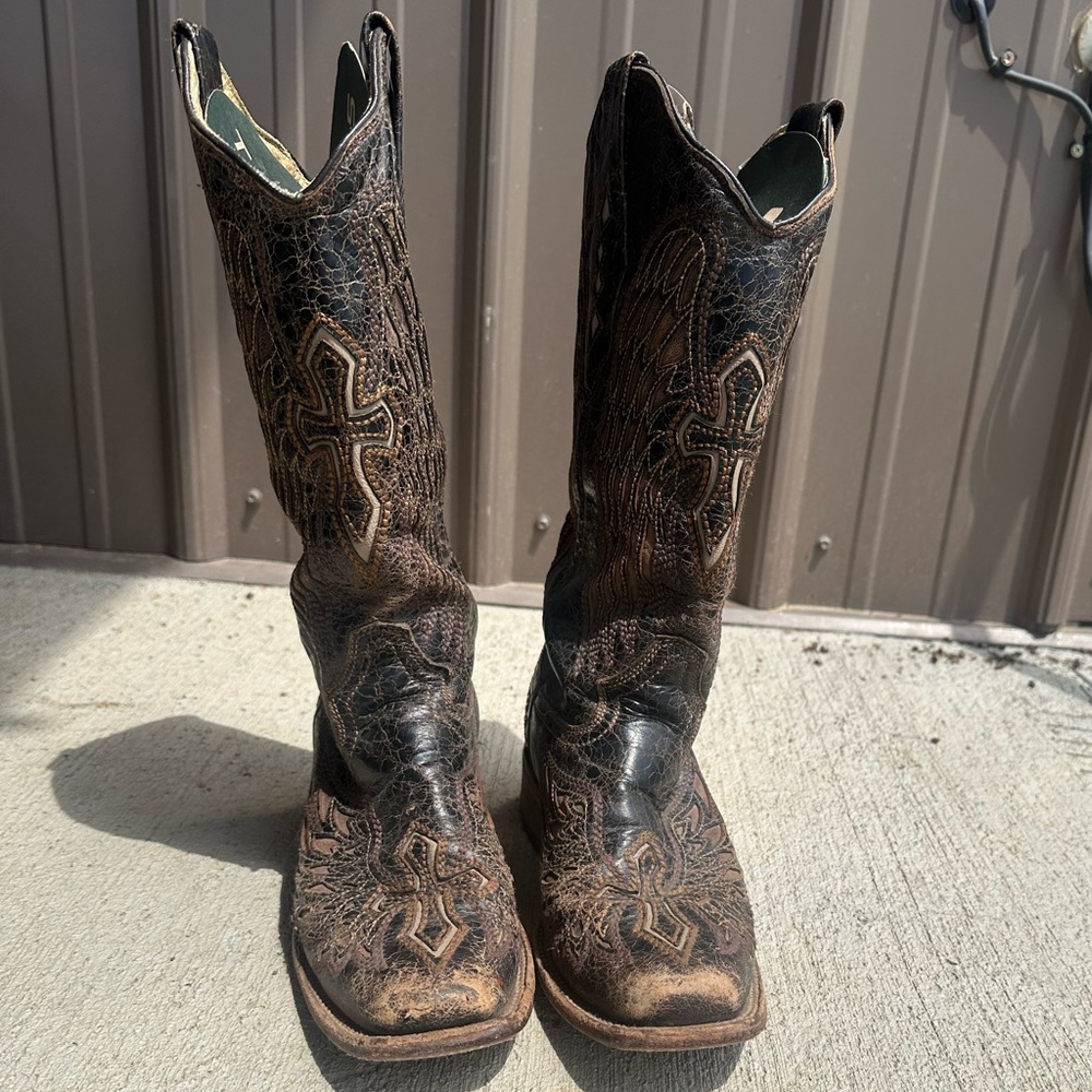 Corral Cowboy Boots with Cross and Wings Design